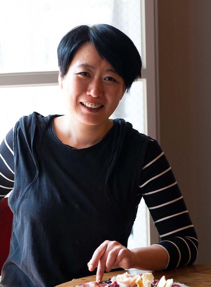 제33회 오영수문학상 소설 '등에 쓴 글자'의 작가 천운영 선정