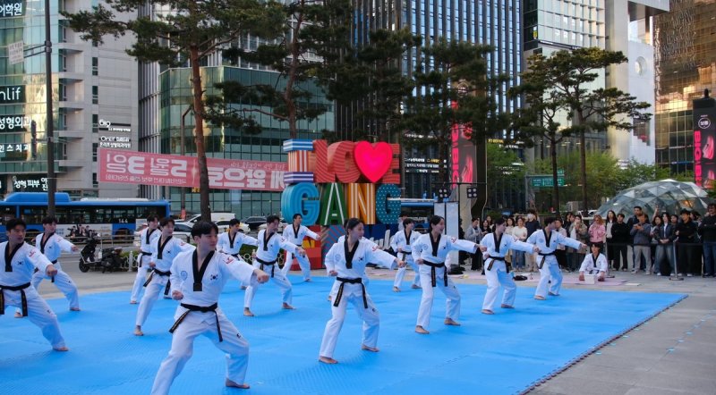 강남역에서 열린 태권도 공연 (출처=연합뉴스)