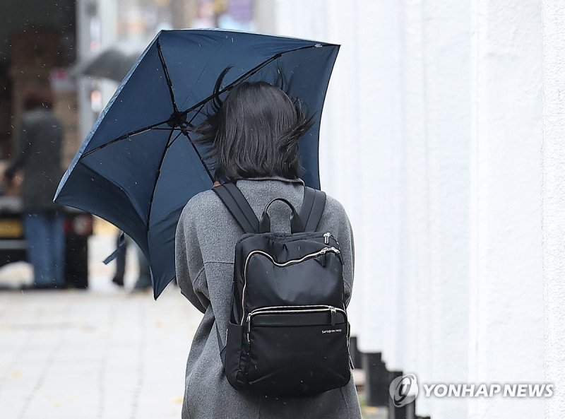 비바람 부는 서울 (출처=연합뉴스)