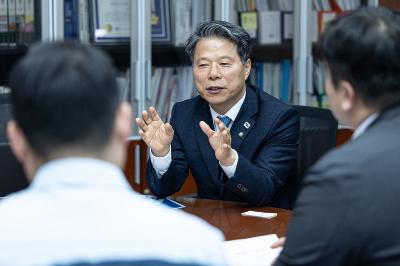 서영석 더불어민주당 의원이 29일 오후 서울 여의도 국회 의원회관에서 뉴스1과 인터뷰를 하고 있다. ⓒ News1 이재명 기자
