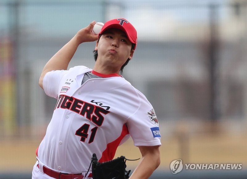 투구하는 황동하 (출처=연합뉴스)