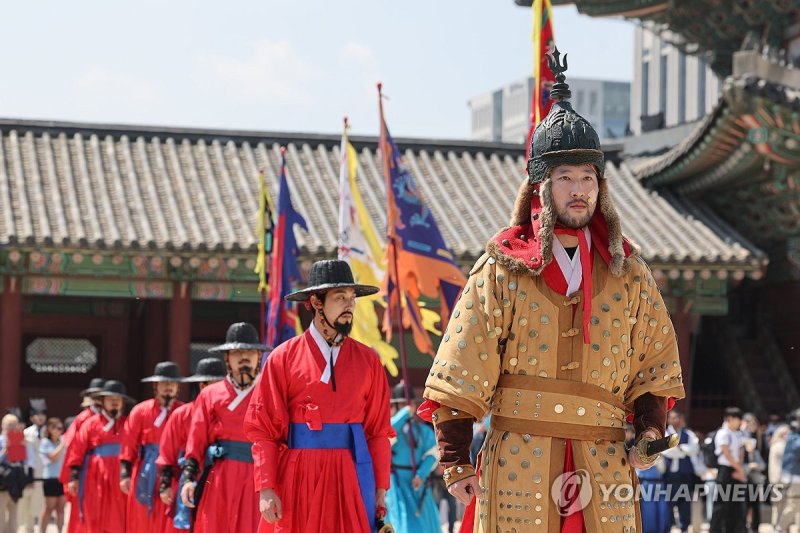 경복궁에서 재현한 궁중 일상 재현 공연 (출처=연합뉴스)
