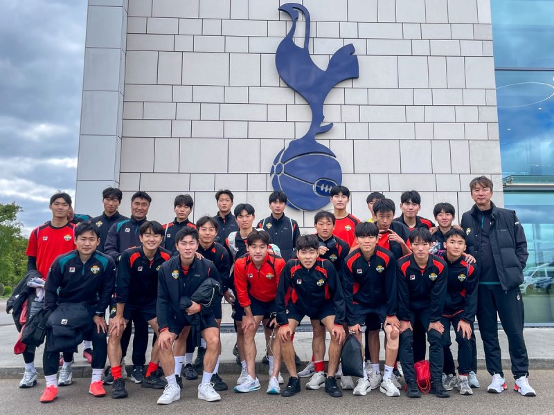 EPL 토트넘에서 연수 중인 강원FC U-18 선수들 (출처=연합뉴스)