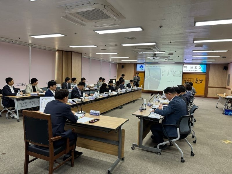 군산시가 '해상풍력 집적화단지' 지정을 위한 대응 보고회를 갖고 있다.(군산시 제공, 재판매 및 DB금지)
