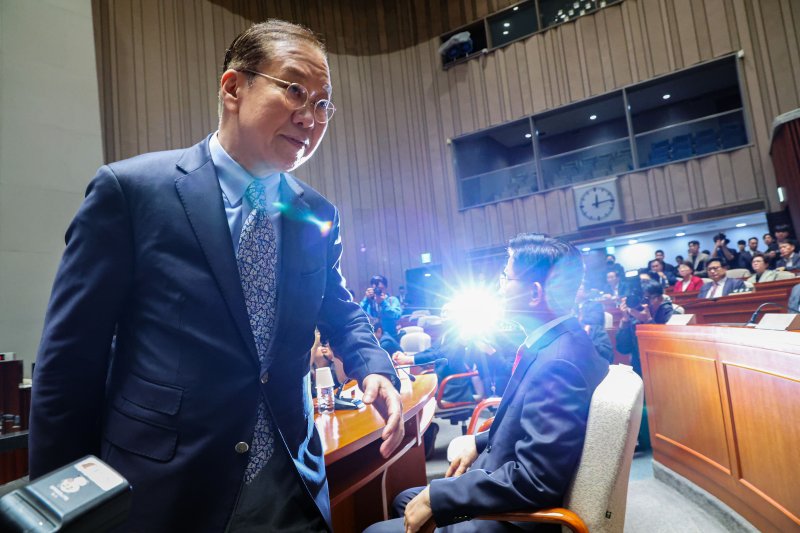 [속보]권영세 “합의에 의한 단일화 결국 실패…국민·당원께 죄송”