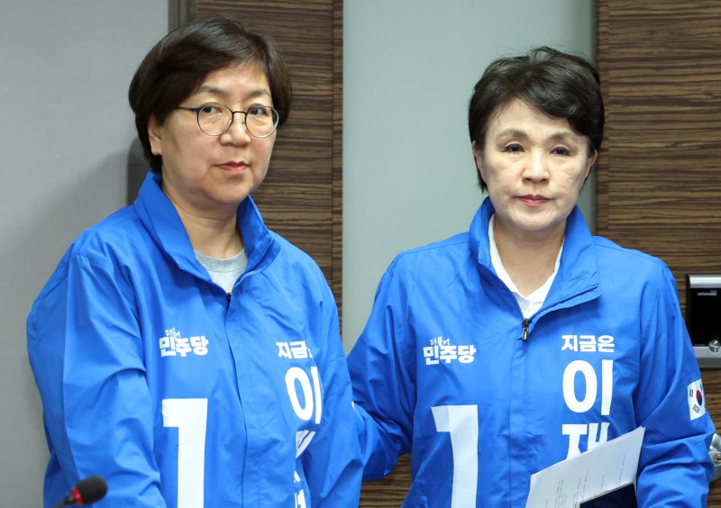 강금실·정은경 더불어민주당 제21대 대통령 선거 총괄선거대책위원장이 9일 오전 서울 영등포구 여의도 당사에서 열린 중앙선거대책회의에 참석하고 있다. 2025.5.9/뉴스1 ⓒ News1 김명섭 기자
