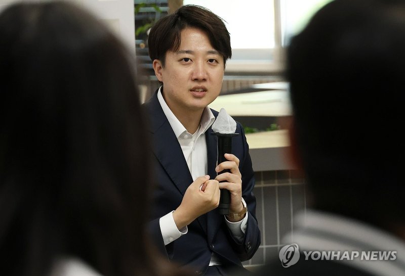 카이스트 학생들 만난 이준석 대선후보 (출처=연합뉴스)