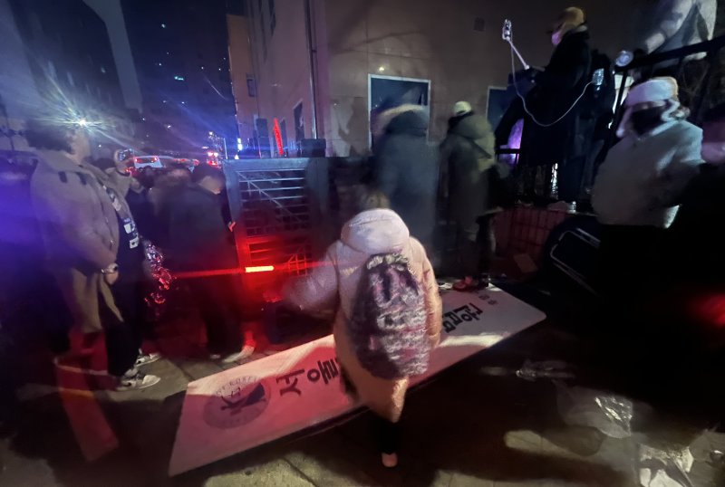 검찰, '서부지법 사태 취재진 폭행' 30대 남성에 징역 2년 구형