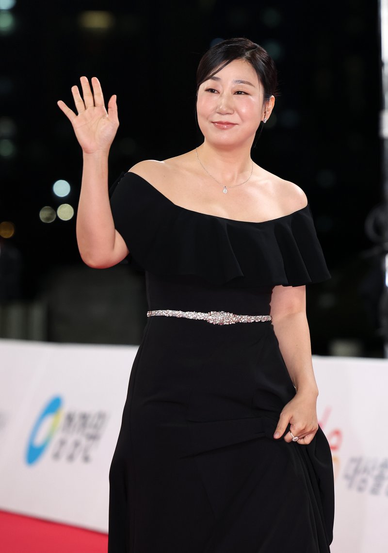 라미란, 절친 김숙과 한식구…티엔엔터 계약