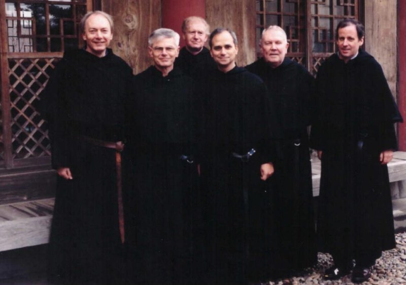 2002년에 한국 방문한 레오 14세(오른쪽에서 세번째) (출처=연합뉴스)