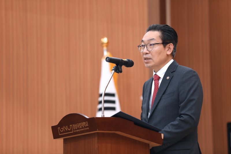 김완기 특허청장이 ‘발명의날 60주년 기념 기술안보 콘퍼런스’에서 인사말을 하고 있다. (특허청 제공.재판매 및 DB금지)/뉴스1