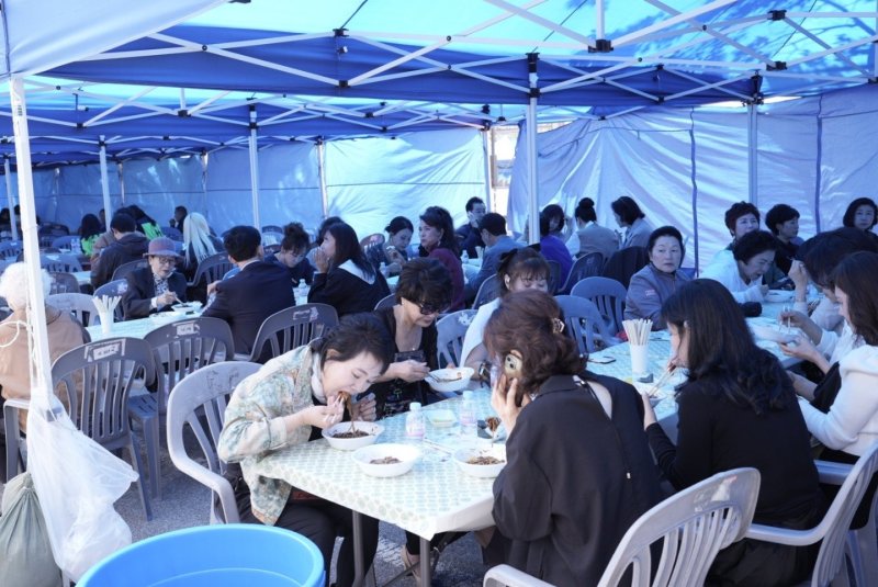 [의정부=뉴시스] '오! 해피데이' 어버이날 행사. (사진=신한대학교 제공) 2025.05.09. photo@newsis.com