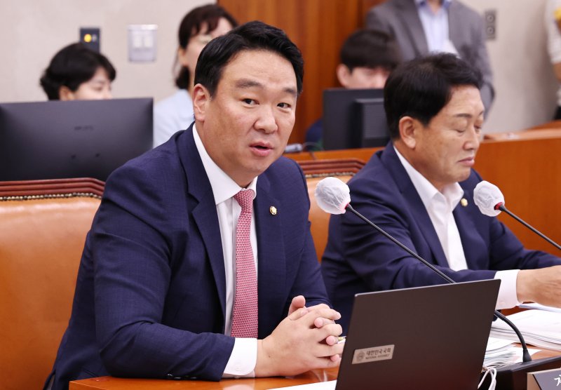 9일 오전 서울 여의도 국회에서 열린 농림축산식품해양수산위원회 전체회의에서 여당 간사인 정희용 국민의힘 의원이 발언하고 있다. 2024.7.9/뉴스1 ⓒ News1 구윤성 기자