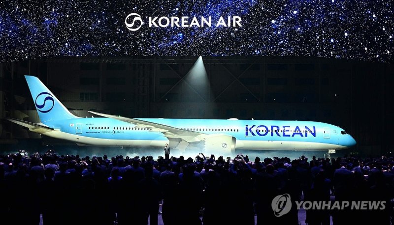 대한항공 새 CI 입힌 항공기 (출처=연합뉴스)