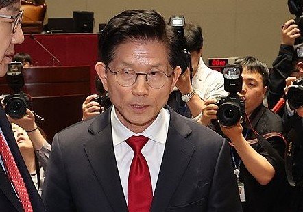 굳은 표정 김문수 (출처=연합뉴스)
