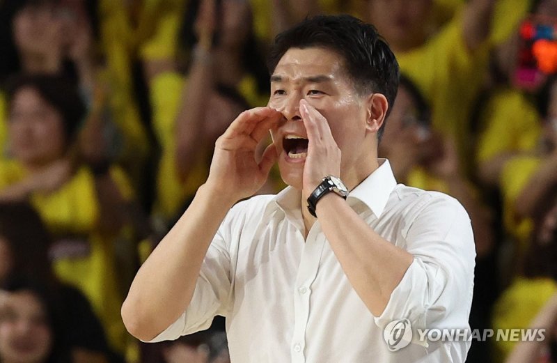 LG 조상현 감독 "홈에서 끝내자" (출처=연합뉴스)
