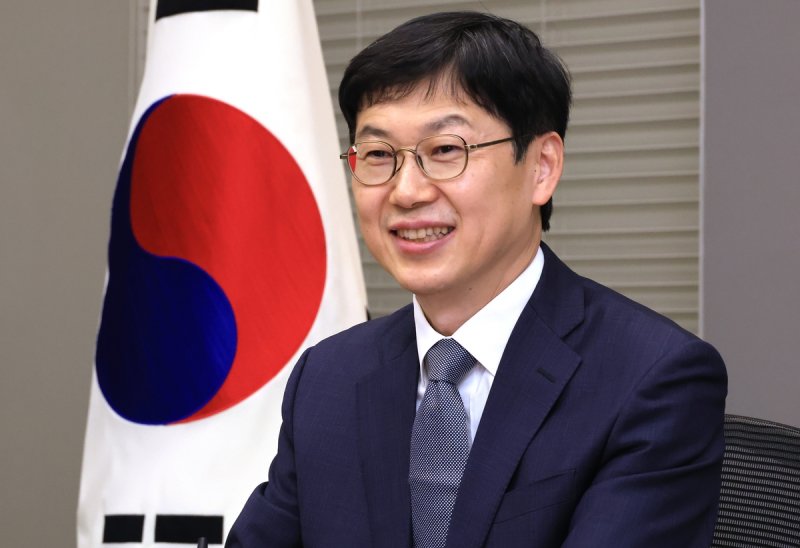 인터뷰 하는 김기남 여성가족부 기획조정실장 (출처=연합뉴스)
