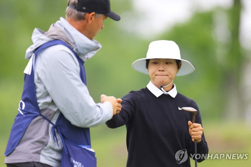이소미(오른쪽)의 경기 모습. (출처=연합뉴스)