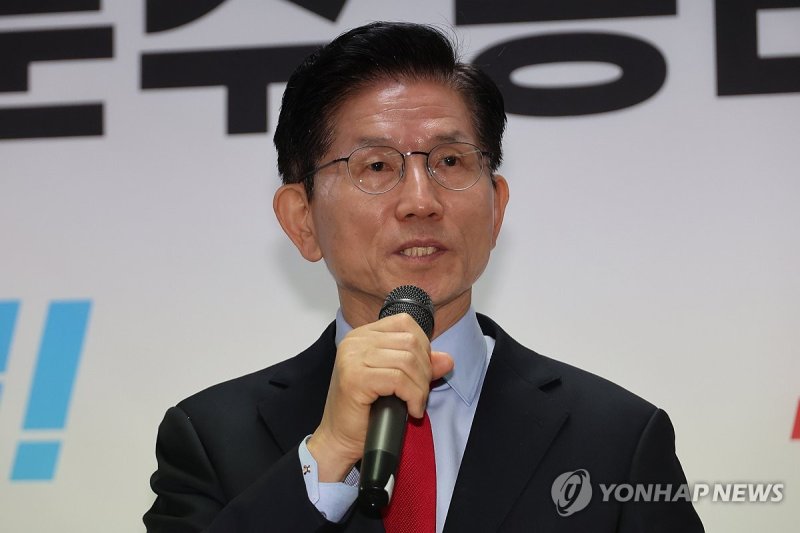 후보 교체 입장 밝히는 김문수 후보 (출처=연합뉴스)