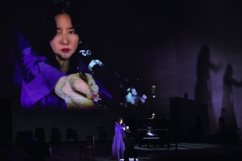구경이·금자도 스친다…'32년만 무대' 이영애의 차가운 '헤다' (출처=연합뉴스)