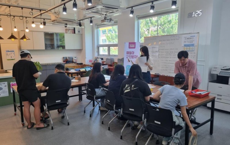 [양산=뉴시스] 양산시 학교 밖 청소년지원센터가 학교 밖 청소년을 대상으로 검정고시 응시 지원활동을 하고 있다. (사진=양산시 제공) 2025.03.31. photo@newsis.com *재판매 및 DB 금지