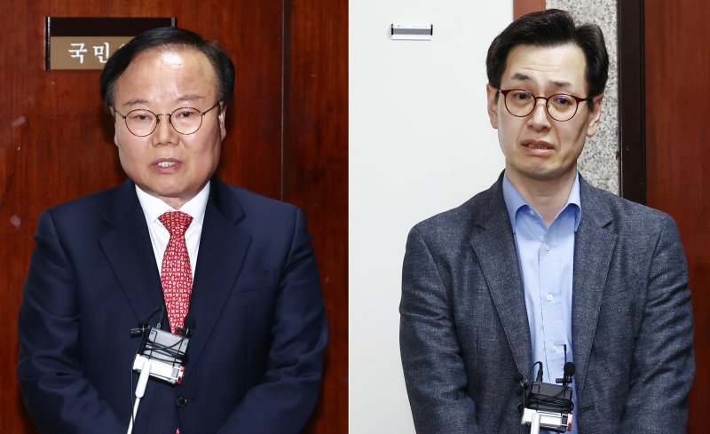 김문수 국민의힘 대통령 후보 대리인인 김재원 비서실장(왼쪽)과 한덕수 무소속 대선 예비후보 대리인인 손영택 전 국무총리 비서실장이 9일 서울 여의도 국회에서 열린 단일화 협상 관련 회동을 마치고 각각 브리핑을 하고 있다. 2025.5.9/뉴스1 ⓒ News1 김민지 기자