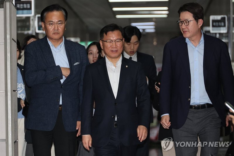 단일화 협상 참석하는 이양수 사무총장 (출처=연합뉴스)
