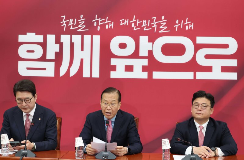 [서울=뉴시스] 조성봉 기자 = 권영세 국민의힘 비상대책위원장이 10일 오전 서울 여의도 국회에서 열린 후보 재선출 관련 기자회견에서 발언을 하고 있다. 2025.05.10. suncho21@newsis.com