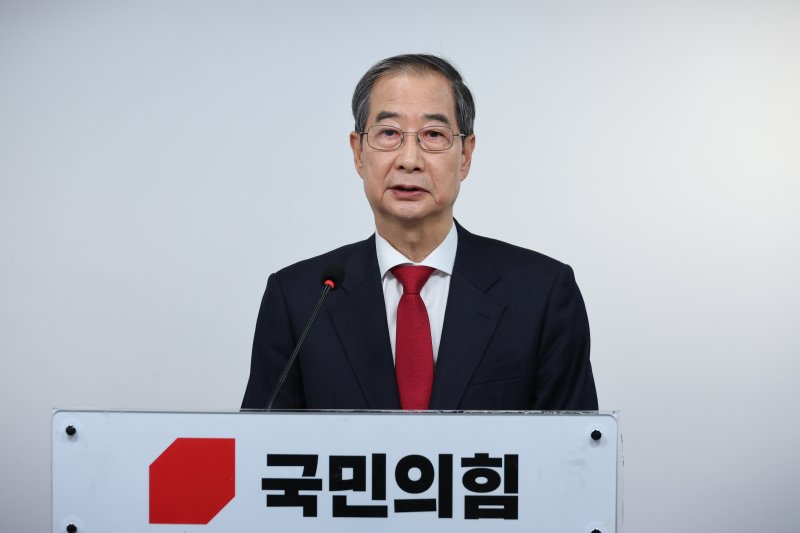 국민의힘에 입당한 세븐 토토 대선 예비후보가 10일 서울 여의도 캠프 사무실에서 현안 관련 긴급 기자회견을 하고 있다. /사진=세븐 토토1화상