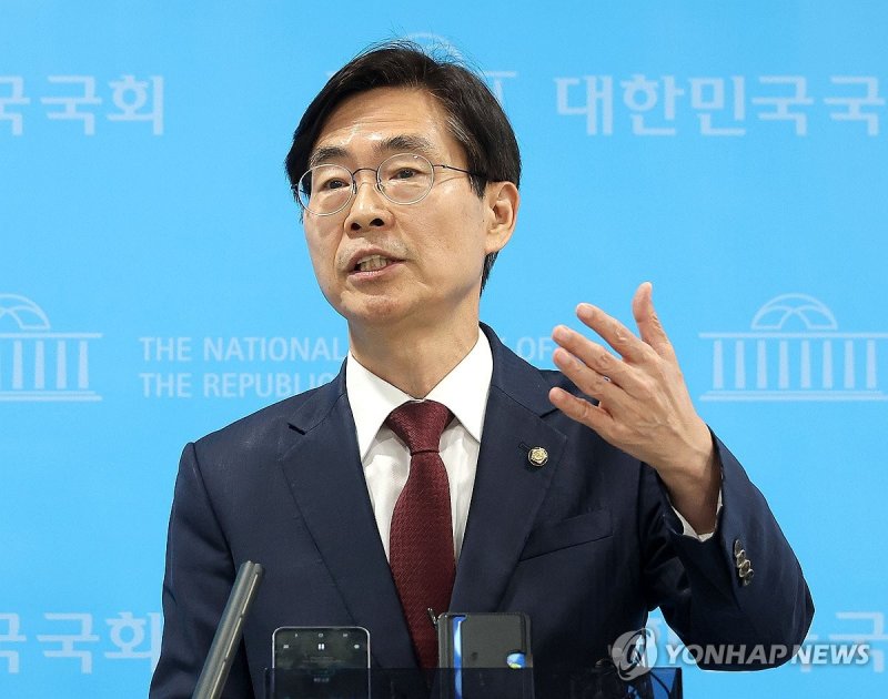 당 대선 후보 교체 규탄하는 조경태 의원 (출처=연합뉴스)