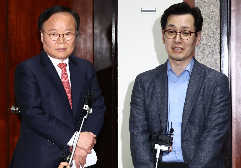 김문수 국민의힘 대통령 후보 대리인인 김재원 비서실장(왼쪽)과 한덕수 무소속 대선 예비후보 대리인인 손영택 전 국무총리 비서실장이 9일 서울 여의도 국회에서 열린 단일화 협상 관련 회동을 마치고 각각 브리핑을 하고 있다. 2025.5.9/뉴스1 ⓒ News1 김민지 기자