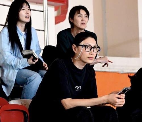 외국인 선수 트라이아웃에 흥국생명 어드바이저로 참관한 김연경 (출처=연합뉴스)
