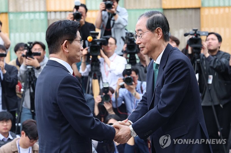 회동 마치고 인사하는 김문수-한덕수 (출처=연합뉴스)