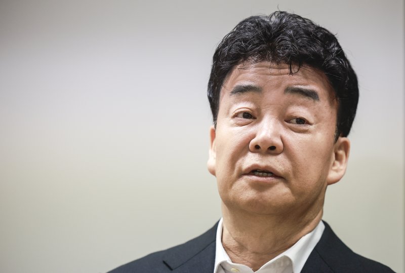 억까일까·터질 게 터진 걸까…백종원, 논란 끝에 '방송활동 중단' 왜?