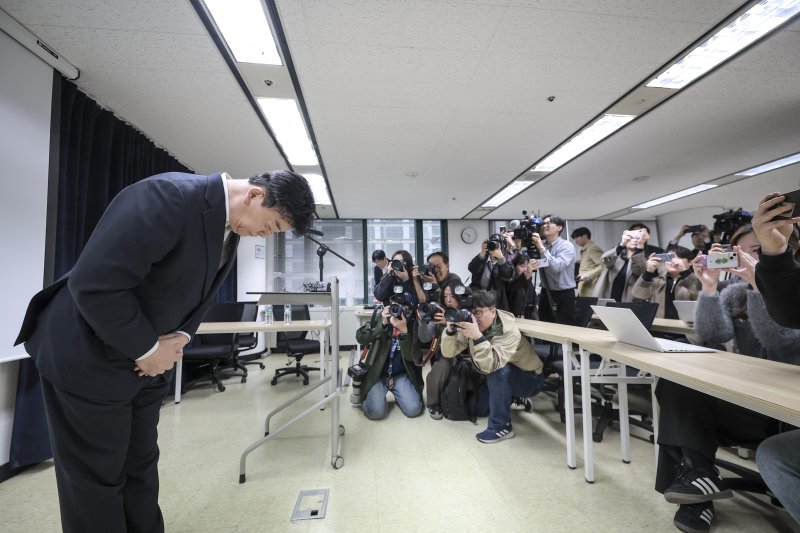 억까일까·터질 게 터진 걸까…백종원, 논란 끝에 '방송활동 중단' 왜?