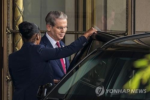 미중 회담장으로 향하는 베선트 미 재무장관 (출처=연합뉴스)