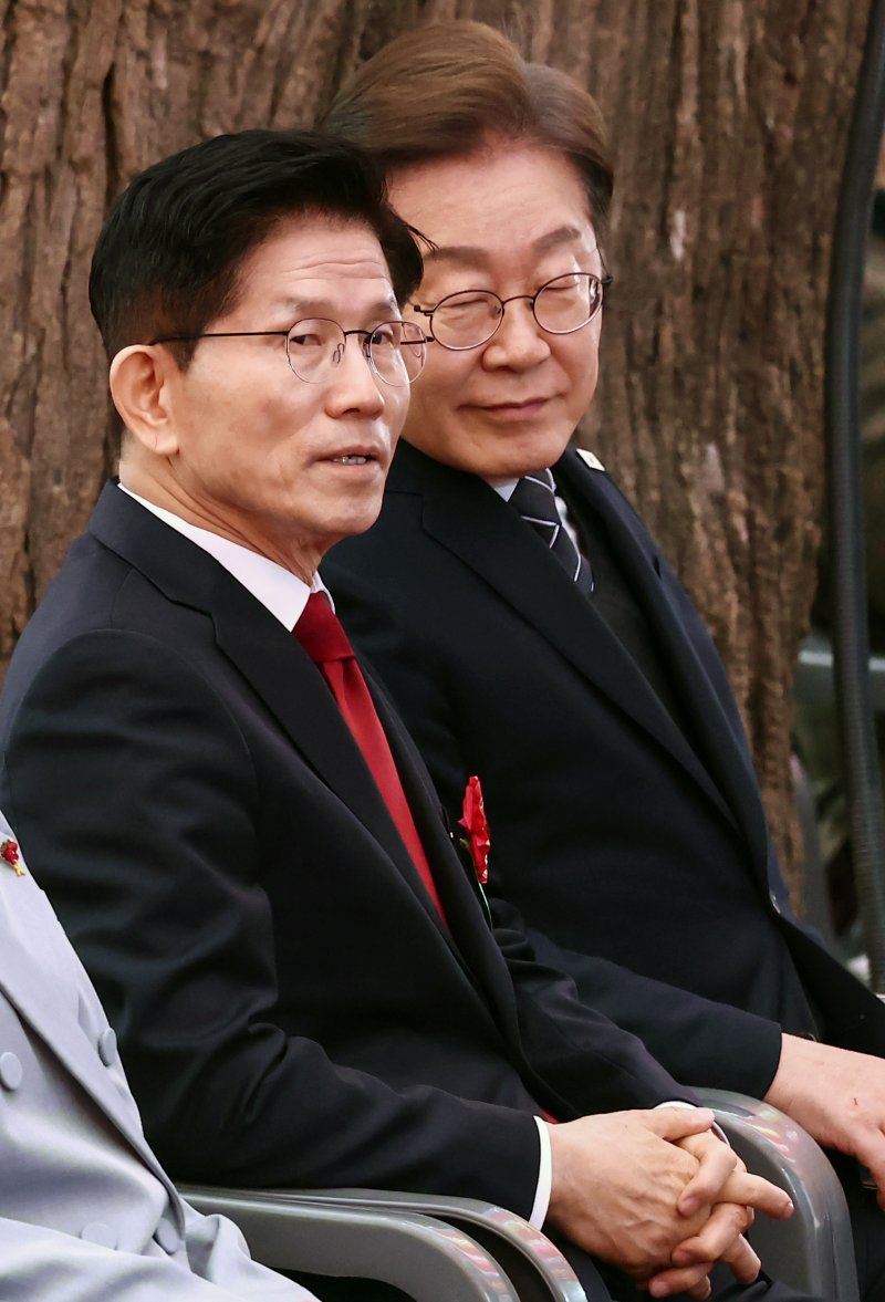 김문수 국민의힘 대통령 후보와 이재명 더불어민주당 대통령 후보. 2025.5.5/뉴스1 ⓒ News1 김민지 기자