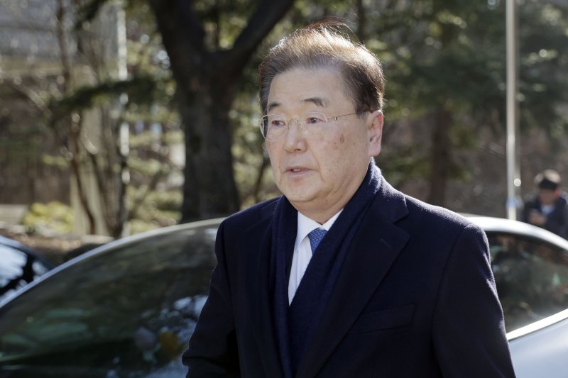 [서울=뉴시스] 정의용 전 국가안보실장이 지난 2월 19일 서울 서초구 서울중앙지방법원에서 열린 탈북 어민 강제북송 사건에 대해 징역형 선고 유예 선고를 받은 뒤 법원을 나서고 있다. (사진=뉴시스DB). photo@newsis.com