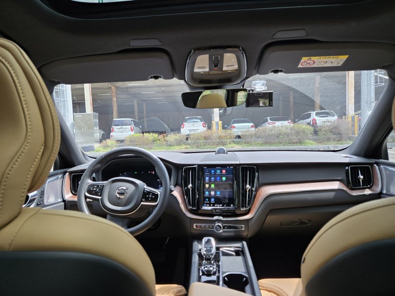 볼보자동차의 중형 스포츠유틸리티차(SUV) 'XC60' 1열 대시보드 모습. 2025.04.21/뉴스1 김성식 기자