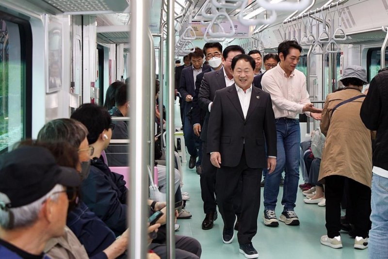 경춘선 마석∼상봉 셔틀 열차 운행 점검 (출처=연합뉴스)