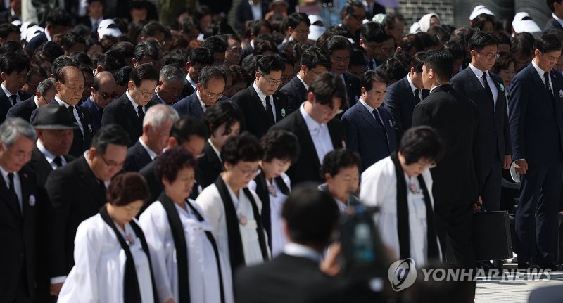 5·18민주화운동 기념식 참석한 여야 정치인들 (출처=연합뉴스)