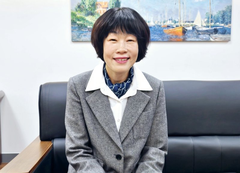 최연숙 더불어민주당 대구시당 대통령 선거 총괄선대위원장이 뉴스1과 인터뷰하며 웃음을 보이고 있다. 2025.5.11/뉴스1 남승렬 기자