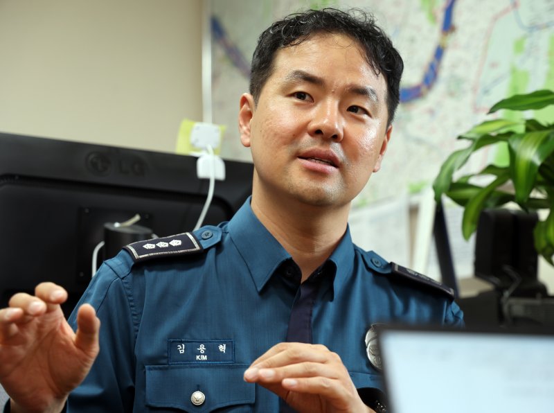 김용혁 서울경찰청 한강경찰대장(경정)이 9일 오전 서울 마포구 한강경찰대 망원한강치안센터에서 뉴스1과 인터뷰를 하고 있다. 2025.5.9/뉴스1 ⓒ News1 황기선 기자