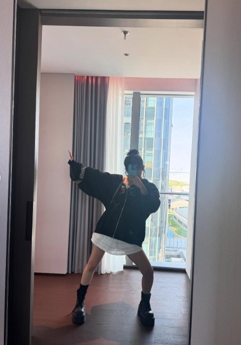 레드벨벳 슬기, 배꼽티·하의실종 패션까지…남다른 '힙' 감성