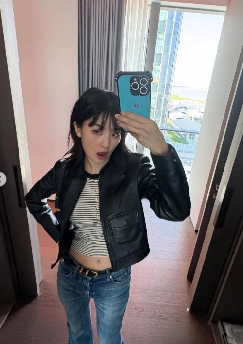 레드벨벳 슬기, 배꼽티·하의실종 패션까지…남다른 '힙' 감성