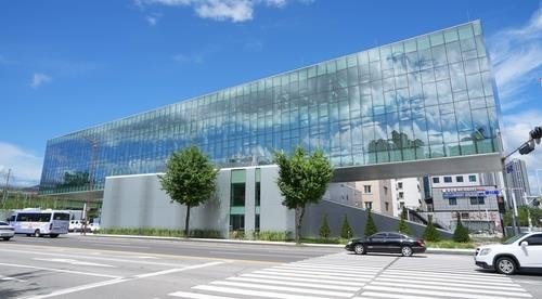 캔틸레버 구조로 만들어진 퇴계동 행정복지센터 (출처=연합뉴스)