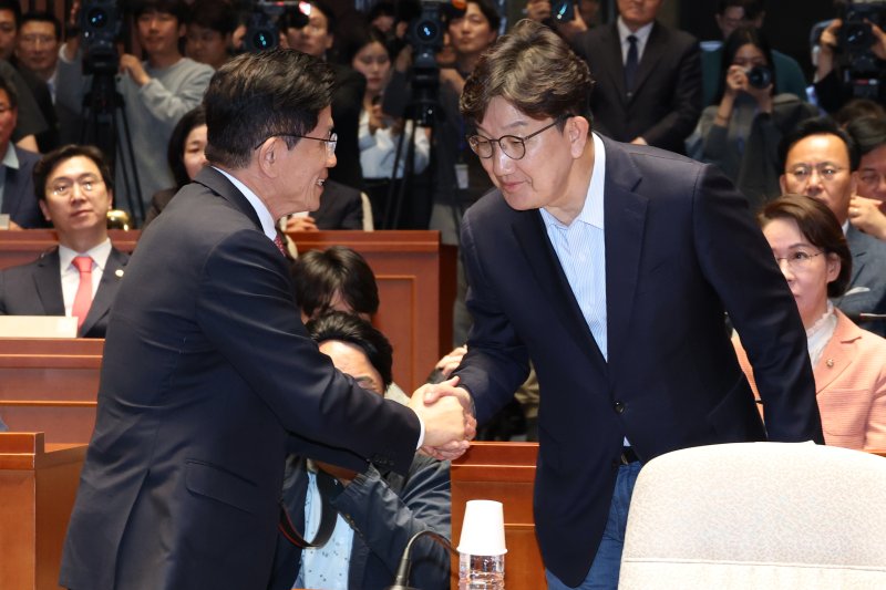 [속보]김문수, 권성동 교체론 일축 "대선국면서 원내대표 선출 부적절"