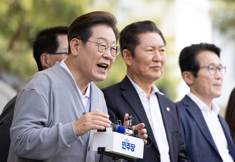 경청투어에 나선 이재명 더불어민주당 대통령 후보가 11일 오후 전남 해남군 군민광장 야외공연장에서 연설을 하고 있다. 2025.5.11/뉴스1 ⓒ News1 이재명 기자