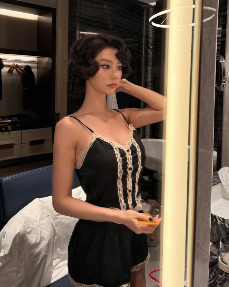 "40세 맞아?"…클라라, 과감한 '섹시' 란제리 자태