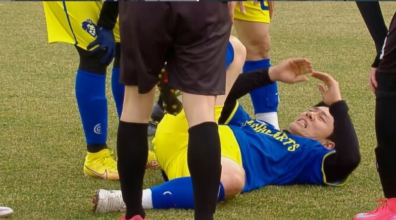 '뭉찬4' 에이스 이신기 쓰러졌다…이동국vs김남일 맞대결